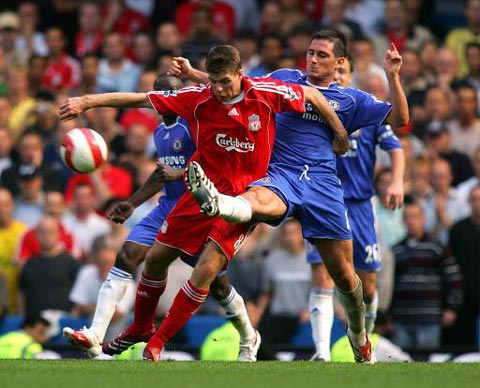 她以穩健的 她以穩健的